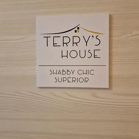 بيت ضيافة Terry's House نوورو