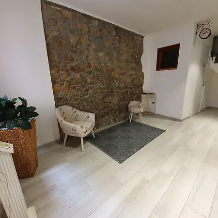 Terry's House 4*